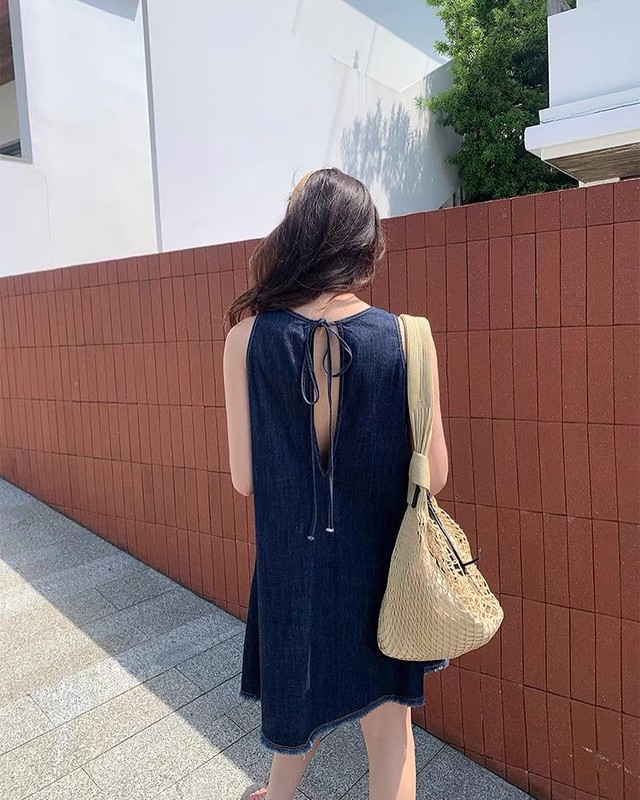 Vẻ đẹp quyến rũ mơ màng của váy hở lưng- Ảnh 5. Vẻ đẹp quyến rũ mơ màng của váy hở lưng- Ảnh 5.