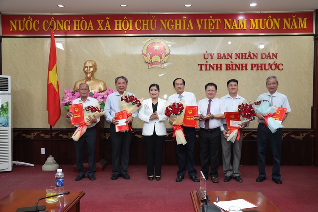 Bình Phước có 17 lãnh đạo nghỉ hưu trước tuổi theo quy định mới Bình Phước có 17 lãnh đạo nghỉ hưu trước tuổi theo quy định mới