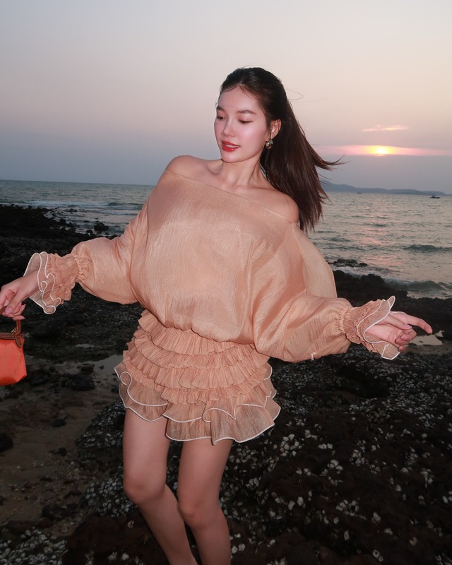 Những mẫu váy tiệc mùa hè nàng không nên bỏ qua- Ảnh 8. Những mẫu váy tiệc mùa hè nàng không nên bỏ qua- Ảnh 8.