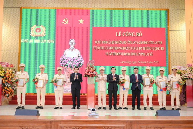 Tổ chức cán bộ mới của Công an Lâm Đồng sau sáp nhập ba tỉnh - Ảnh 2. Tổ chức cán bộ mới của Công an Lâm Đồng sau sáp nhập ba tỉnh - Ảnh 2.