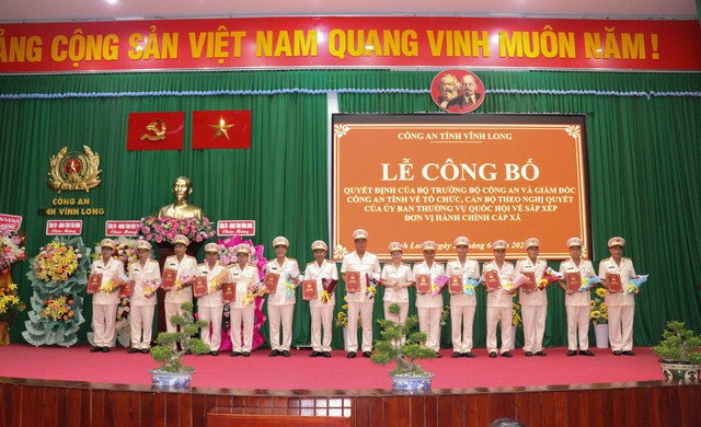 Vĩnh Long công bố lãnh đạo công an tỉnh và công an xã, phường sau sáp nhập- Ảnh 3.