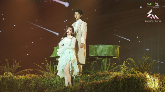 Ai ra về khiến 'Em xinh say hi' lập kỷ lục lượt xem?- Ảnh 4. Ai ra về khiến 'Em xinh say hi' lập kỷ lục lượt xem?- Ảnh 4.
