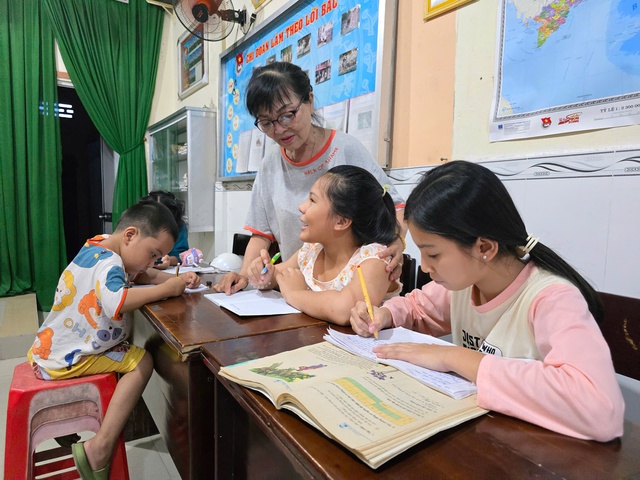 Chuyện tử tế: Lớp học tình thương của cô giáo về hưu Chuyện tử tế: Lớp học tình thương của cô giáo về hưu