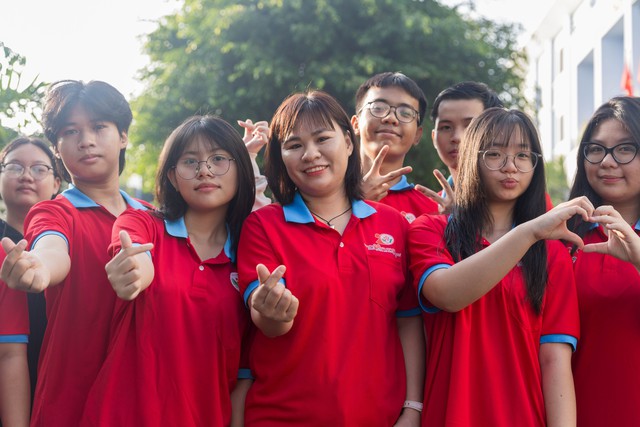 Câu chuyện cảm động của cô giáo và thí sinh thi tốt nghiệp THPT 2025 - Ảnh 1. Câu chuyện cảm động của cô giáo và thí sinh thi tốt nghiệp THPT 2025 - Ảnh 1.