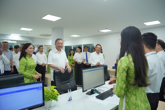 Tổng Bí thư Tô Lâm khảo sát, làm việc với phường Xuân Hòa ở TP.HCM - Ảnh 2.