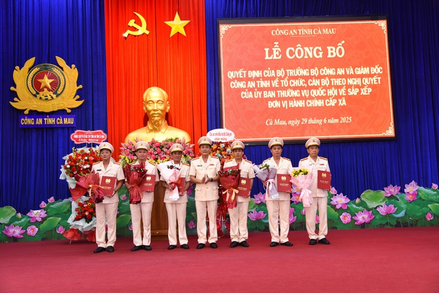 Công bố tổ chức bộ máy Công an tỉnh Cà Mau sau sáp nhập Bạc Liêu - Ảnh 1.