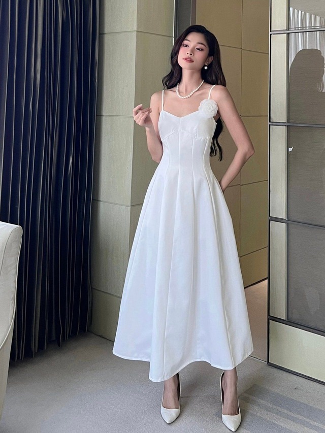 Hè này, có váy hai dây ‘chuẩn sang’ để điệu cho nàng - Ảnh 2.