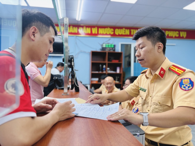 Thủ tục đổi bằng lái xe online qua cổng dịch vụ công của Cục CSGT- Ảnh 3. Thủ tục đổi bằng lái xe online qua cổng dịch vụ công của Cục CSGT- Ảnh 3.