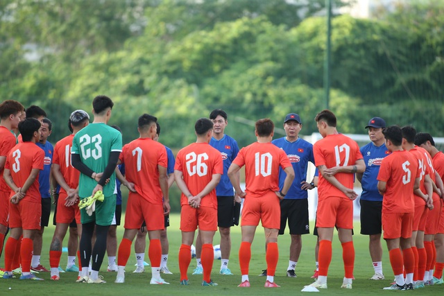 Malaysia nhập tịch ồ ạt, HLV Cklamovski muốn tạo sốc đội tuyển Việt Nam- Ảnh 1.