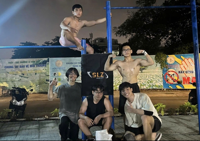 Công viên biến thành 'phòng gym' của những chàng trai 6 múi - Ảnh 4.