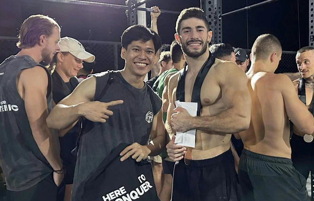 Công viên biến thành 'phòng gym' của những chàng trai 6 múi - Ảnh 6.