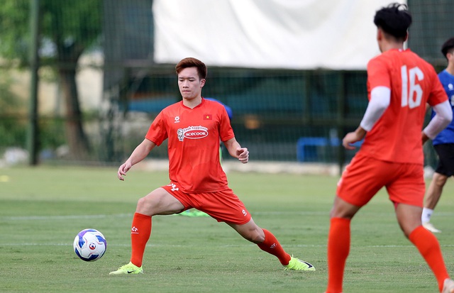 Ho&agrave;ng Đức n&oacute;i lời gan ruột khi C&ocirc;ng Phượng rời tuyển: 'Đ&acirc;y l&agrave; tổn thất lớn' - Ảnh 1.