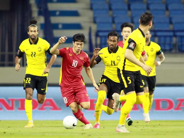 Lịch thi đấu đại chiến Malaysia – Việt Nam: Giờ vàng nhưng khán giả ‘đói sóng’, giá bản quyền quá ‘chát’ Lịch thi đấu đại chiến Malaysia – Việt Nam: Giờ vàng nhưng khán giả ‘đói sóng’, giá bản quyền quá ‘chát’