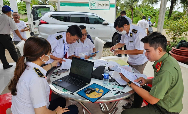 Vụ Công ty C.P bị tố ‘bán thịt bẩn’: Kiểm tra lò giết mổ ở Sóc Trăng Vụ Công ty C.P bị tố ‘bán thịt bẩn’: Kiểm tra lò giết mổ ở Sóc Trăng