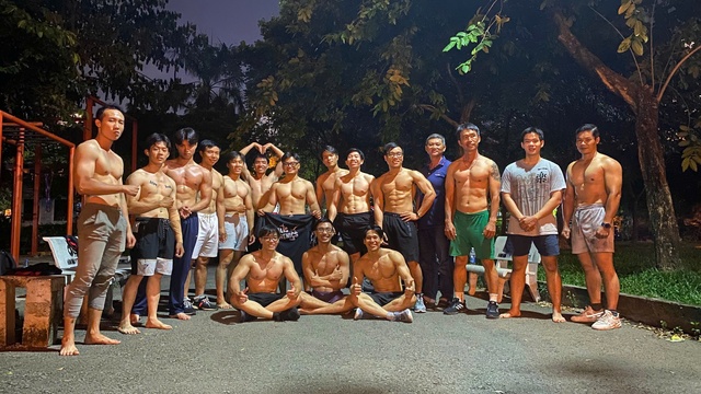 Công viên biến thành 'phòng gym' của những chàng trai 6 múi - Ảnh 5.