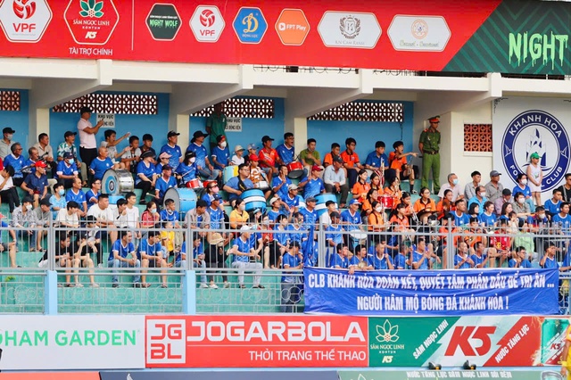 Niềm tin bị xói mòn, bóng đá Khánh Hòa vực dậy thế nào? Niềm tin bị xói mòn, bóng đá Khánh Hòa vực dậy thế nào?