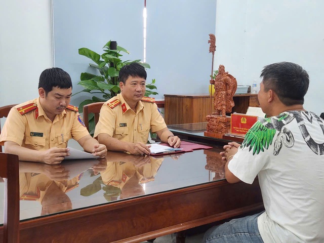 CSGT tỉnh Bình Định vạch trần 2 người gian dối khi nộp phạt giao thông