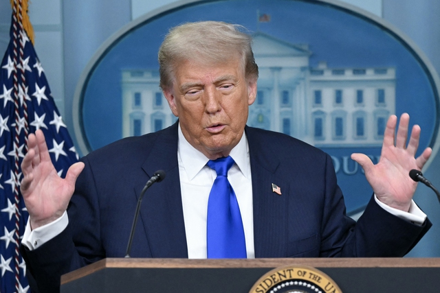 Tổng thống Trump bác bỏ thông tin Mỹ hỗ trợ chương trình hạt nhân Iran - Ảnh 1. Tổng thống Trump bác bỏ thông tin Mỹ hỗ trợ chương trình hạt nhân Iran - Ảnh 1.