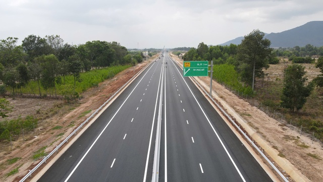 Bà Rịa - Vũng Tàu: Khép lại hành trình 34 năm đầy tự hào- Ảnh 3. Bà Rịa - Vũng Tàu: Khép lại hành trình 34 năm đầy tự hào- Ảnh 3.