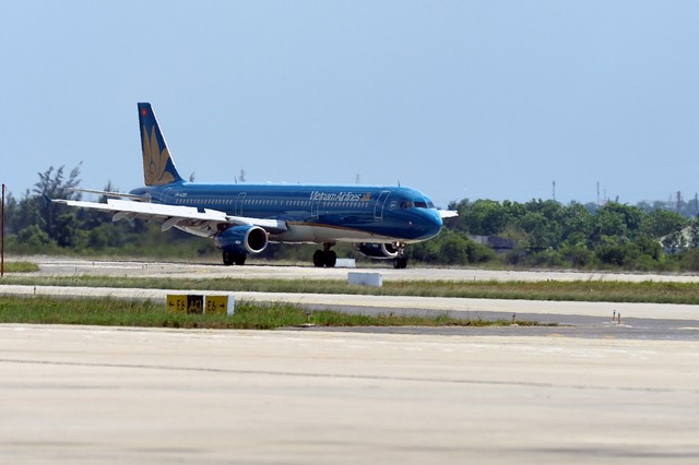 Vietnam Airlines dừng khẩn cấp cứu hành khách phải thở oxy trên máy bay