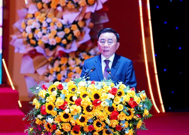 Thường trực Ban Bí thư: TP.Đà Nẵng từ ‘hai mảnh đất thân thương, tuy hai mà một’ Thường trực Ban Bí thư: TP.Đà Nẵng từ ‘hai mảnh đất thân thương, tuy hai mà một’
