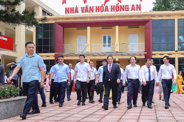 Thủ tướng: Không để người dân sợ, ngại khi đến cơ quan công quyền Thủ tướng: Không để người dân sợ, ngại khi đến cơ quan công quyền