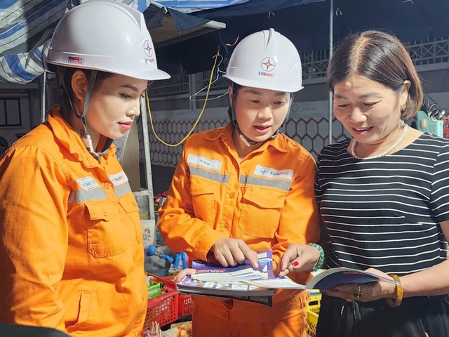 - Ảnh 2. EVNNPC tinh gọn bộ máy, nâng cao chất lượng phục vụ khách hàng - Ảnh 2.