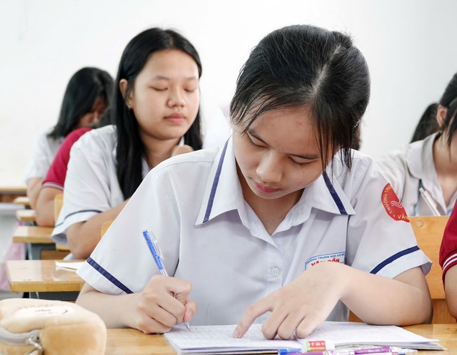 Gợi ý giải đề thi lớp 10 TP.HCM có trên Thanh Niên Online sau mỗi môn thi Gợi ý giải đề thi lớp 10 TP.HCM có trên Thanh Niên Online sau mỗi môn thi