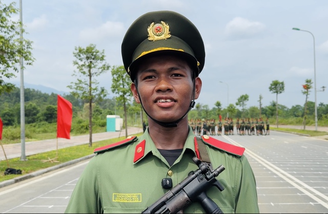 Những 'bông hoa thép' luyện tập dưới nắng nóng thao trường, chuẩn bị cho sự kiện A80- Ảnh 2. Những 'bông hoa thép' luyện tập dưới nắng nóng thao trường, chuẩn bị cho sự kiện A80- Ảnh 2.
