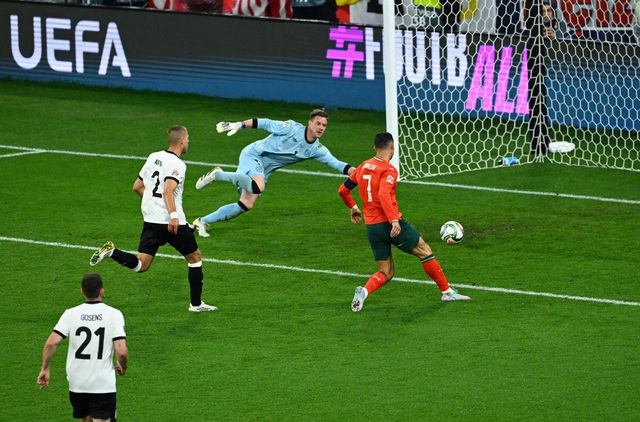 Ronaldo ghi bàn thắng lịch sử đưa Bồ Đào Nha vào chung kết UEFA Nations League- Ảnh 2. Ronaldo ghi bàn thắng lịch sử đưa Bồ Đào Nha vào chung kết UEFA Nations League- Ảnh 2.