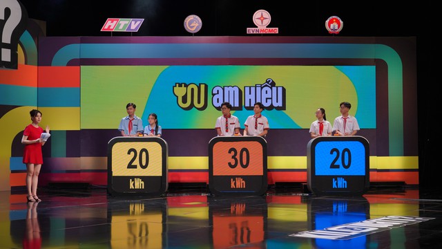 Tôi dạy hai con luôn tiết kiệm điện - Ảnh 1.