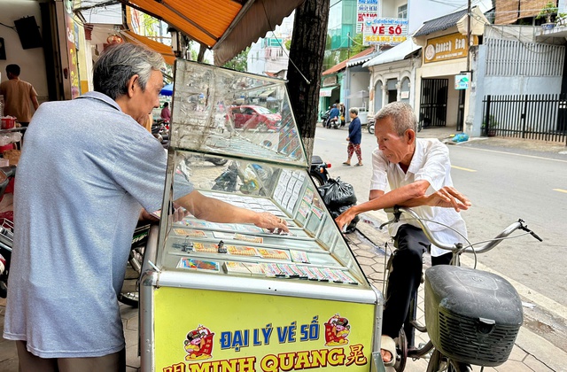 Vé số miền Nam: Mỗi ngày chi trả gần 210 tỉ đồng tiền trúng số- Ảnh 2.
