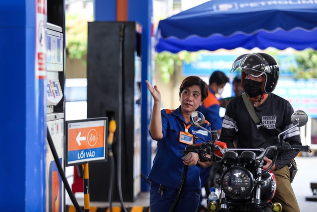 Giá xăng dầu hôm nay 4.6.2025: Xăng trong nước được điều chỉnh thế nào?- Ảnh 1.