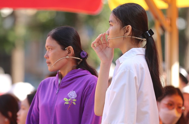 Xót xa hoàn cảnh cô bé mồ côi cha mẹ, sống nương tựa vào cô ruột Xót xa hoàn cảnh cô bé mồ côi cha mẹ, sống nương tựa vào cô ruột