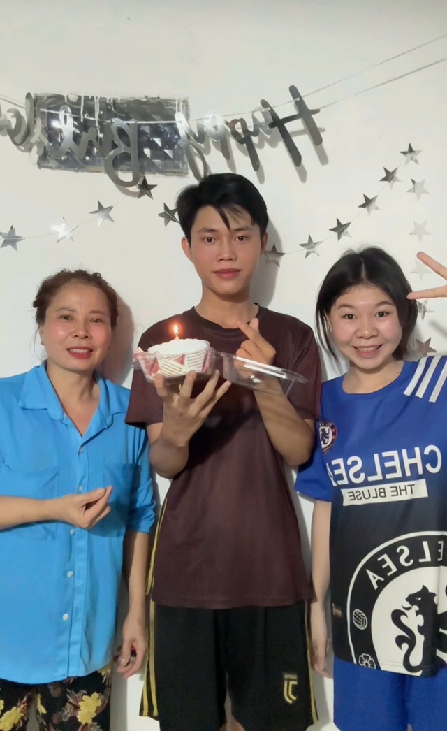 Cô gái và mẹ bí mật làm tiệc sinh nhật cho cậu bạn hàng xóm - Ảnh 2.