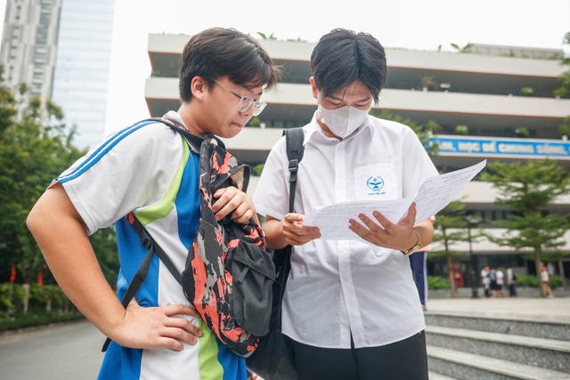 Cùng con bước vào kỳ thi 'đau tim'- Ảnh 1.