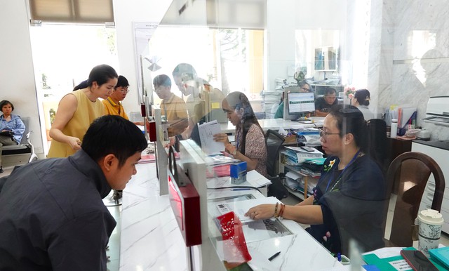 TP.HCM lập danh sách cán bộ, công chức thôi việc muốn vào làm doanh nghiệp nhà nước - Ảnh 1.