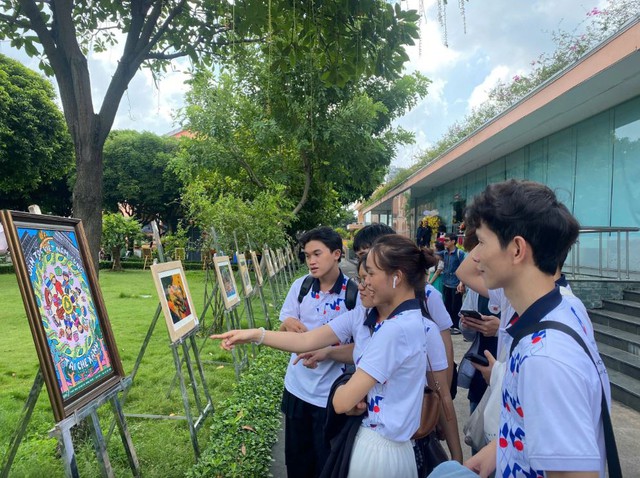 Hoa hậu Thanh Hà đưa 'Thành phố xanh, đẹp như trong tranh' đến bảo tàng- Ảnh 1. Hoa hậu Thanh Hà đưa 'Thành phố xanh, đẹp như trong tranh' đến bảo tàng- Ảnh 1.