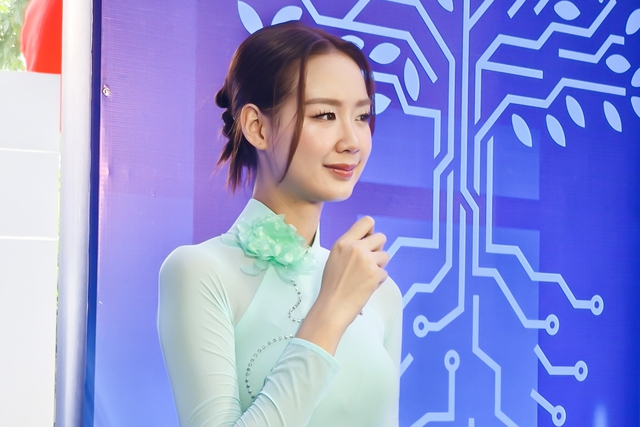 Hoa hậu Bảo Ngọc kể trải nghiệm lần làm phiên dịch 'khó nhằn' - Ảnh 3.