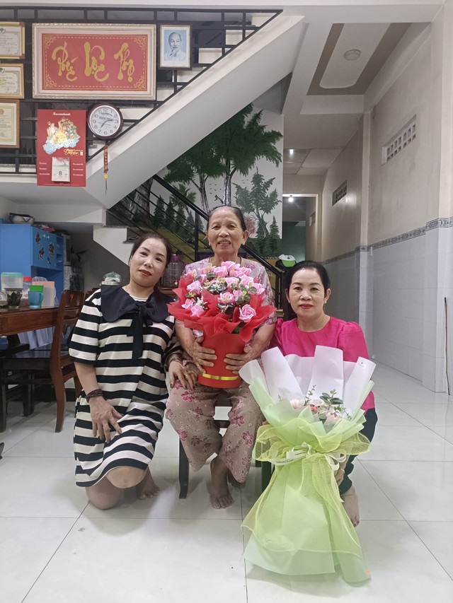 Má vẫn ‘sống đẹp’ dù trong bất kỳ hoàn cảnh nào - Ảnh 2.