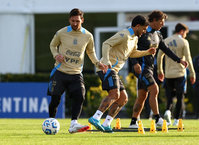 Đội tuyển Argentina và Messi bị bao vây ở sân bay, Chile có nguy cơ bị phạt Đội tuyển Argentina và Messi bị bao vây ở sân bay, Chile có nguy cơ bị phạt