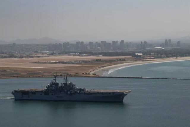 Mỹ luân chuyển tàu tấn công đổ bộ USS Tripoli tới Nhật Bản thay thế USS America - Ảnh 1. Mỹ luân chuyển tàu tấn công đổ bộ USS Tripoli tới Nhật Bản thay thế USS America - Ảnh 1.