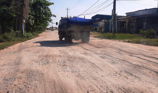 8 năm không làm xong hơn 700 m đường 8 năm không làm xong hơn 700 m đường