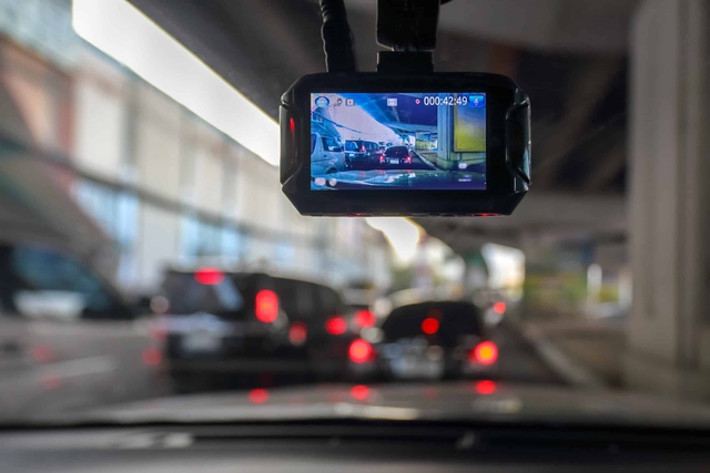 Camera hành trình cao cấp cho ô tô có phải là một sự lãng phí? Camera hành trình cao cấp cho ô tô có phải là một sự lãng phí?