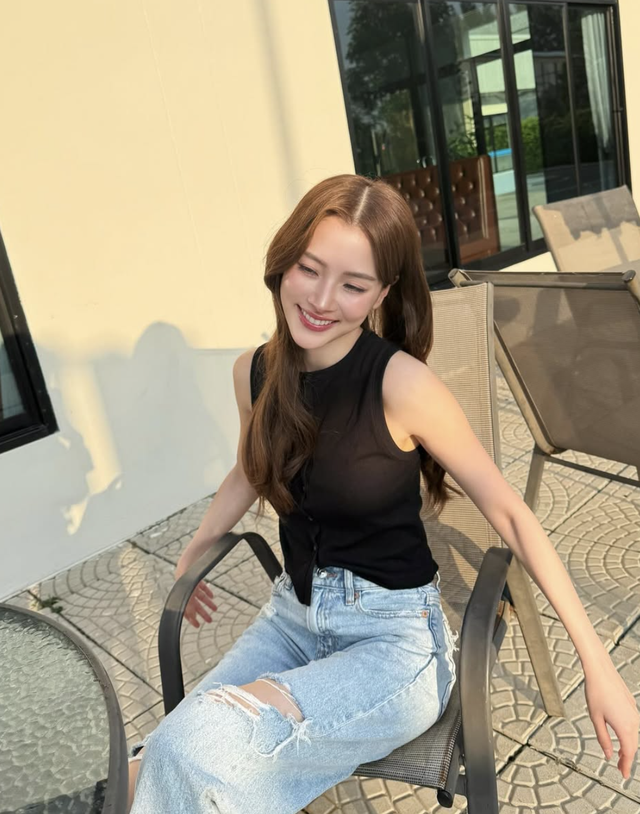 Đa dạng phong cách từ một chiếc áo tank top - Ảnh 6.