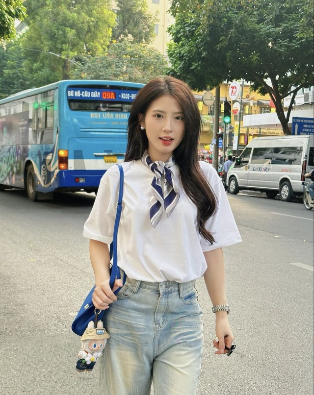 Đơn giản mà vẫn phong cách với áo thun oversized- Ảnh 5. Đơn giản mà vẫn phong cách với áo thun oversized- Ảnh 5.