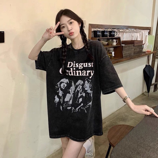 Đơn giản mà vẫn phong cách với áo thun oversized- Ảnh 6. Đơn giản mà vẫn phong cách với áo thun oversized- Ảnh 6.