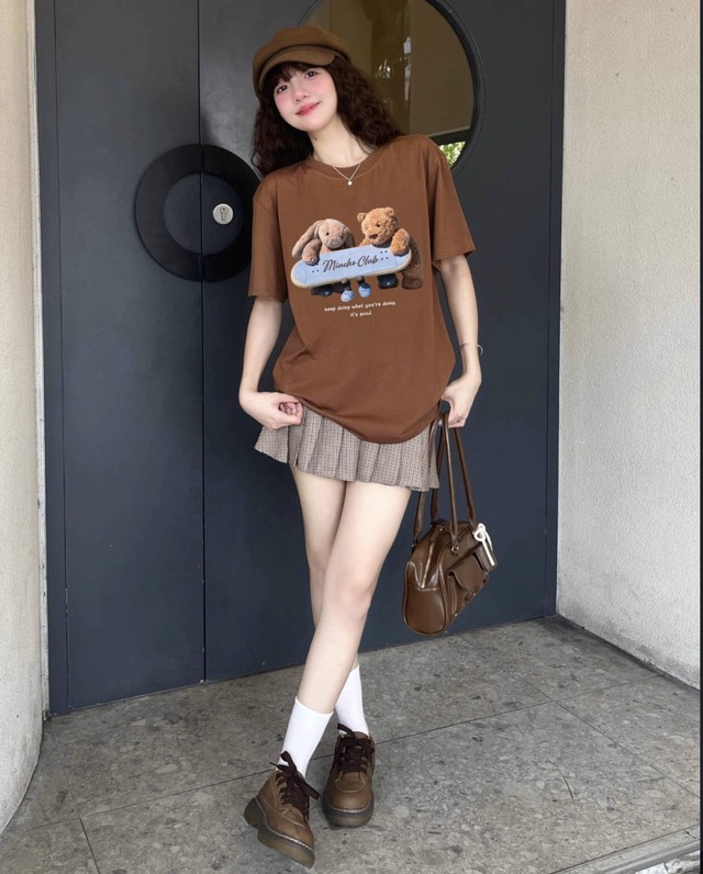 Đơn giản mà vẫn phong cách với áo thun oversized- Ảnh 8. Đơn giản mà vẫn phong cách với áo thun oversized- Ảnh 8.