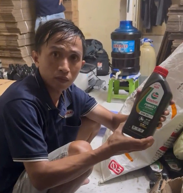 Đường dây nhớt giả hàng chục tỉ đồng bị Công an TP.HCM triệt phá- Ảnh 2.