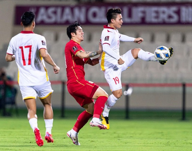 Why didn't the Vietnamese team use a striker to play against Malaysia? There's a reason! - Photo 3.